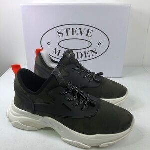 STEVE Madden Impact Camoflage Mesh Fashion Sneaker